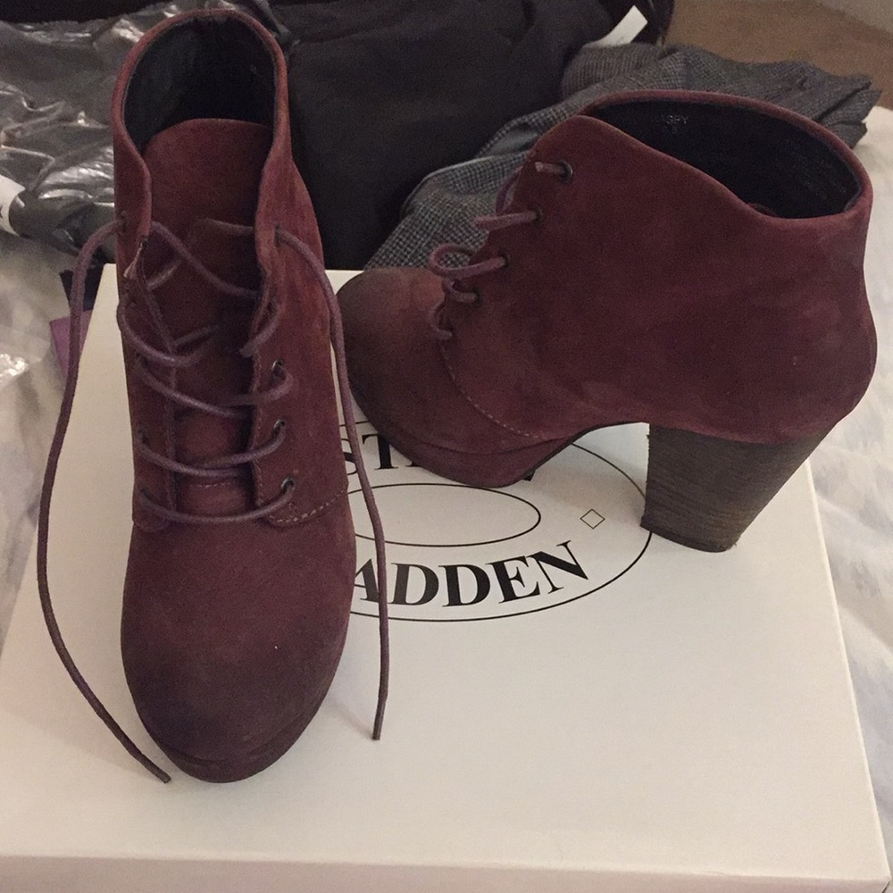 Steve Madden Burgundy Raspy lace up ankle booties
